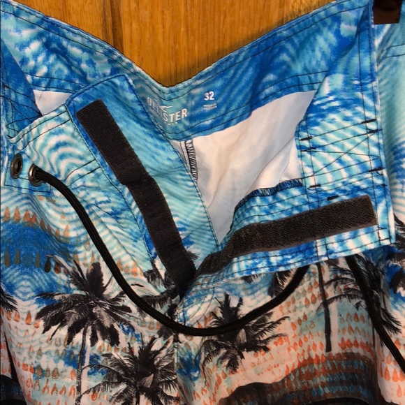 Hollister Men’s Swim Shorts Size 32 - Picture 3 of 4
